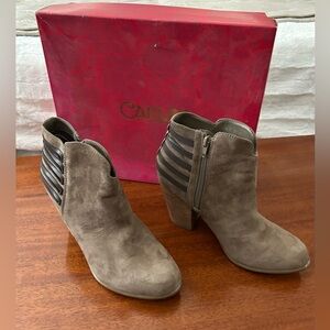Hawkins Grey boots - Carlos by Carlos Santana size 8.5